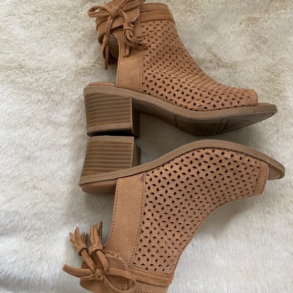 Brown heeled sandals - Picture 3 of 4